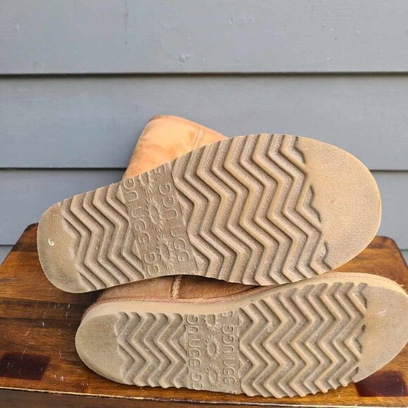 UGG Original Tan Suede Shearling Boot size 6 - Picture 4 of 8